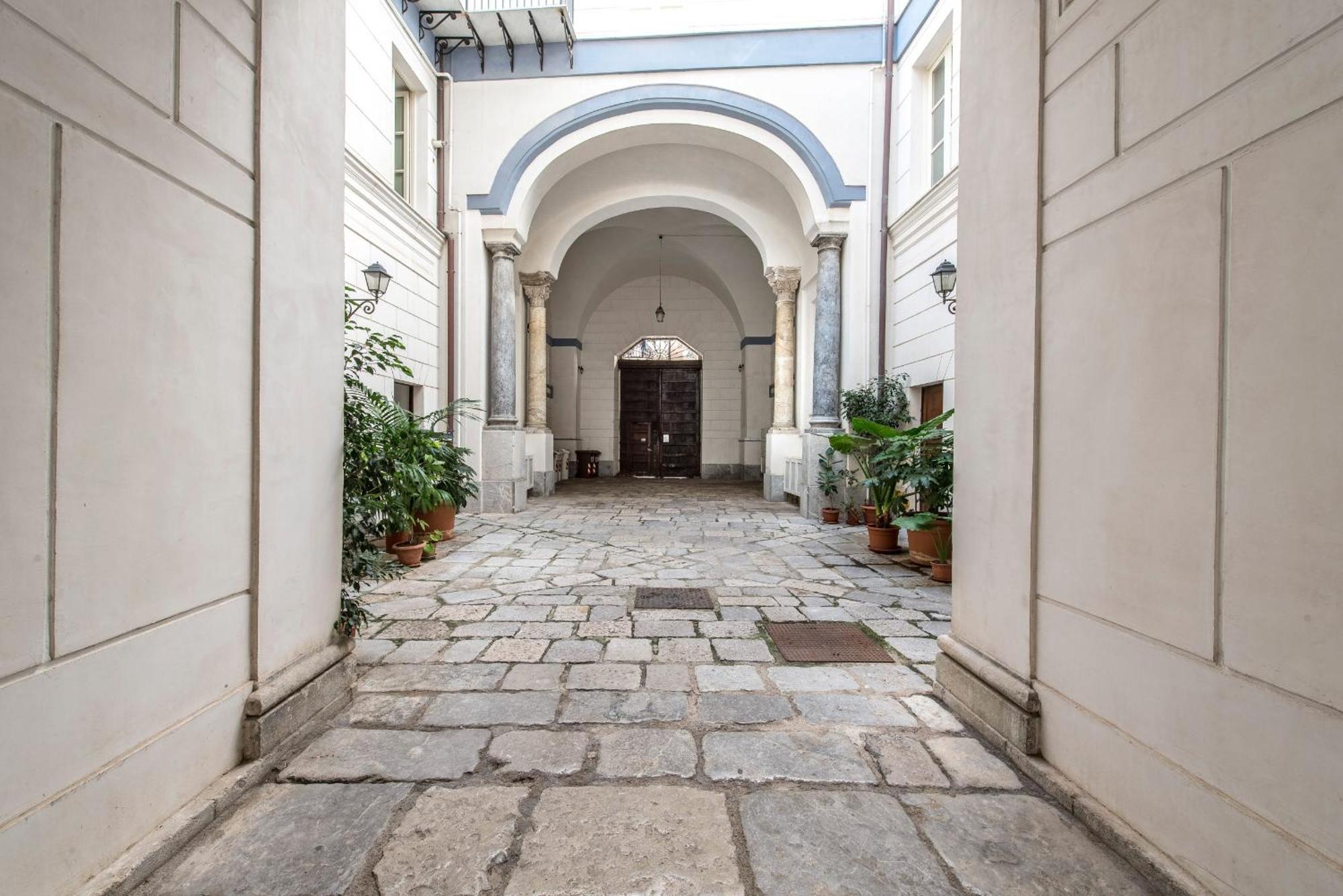 Palazzo Castrofilippo Apartment By Wonderful Italy Palermo Bagian luar foto