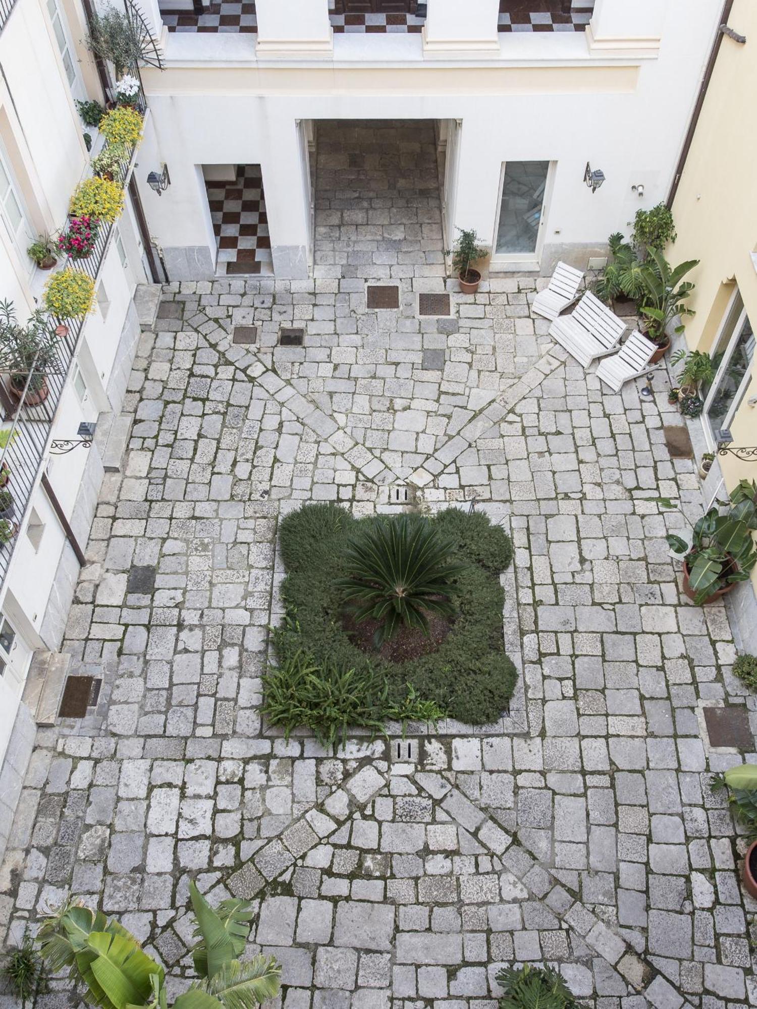 Palazzo Castrofilippo Apartment By Wonderful Italy Palermo Bagian luar foto
